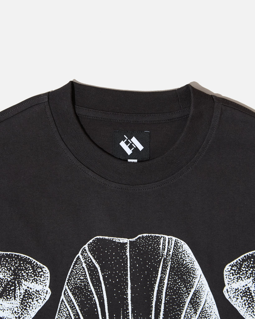 The Trilogy Tapes Face Figures Hands T-shirt in Black blues store www.bluesstore.co