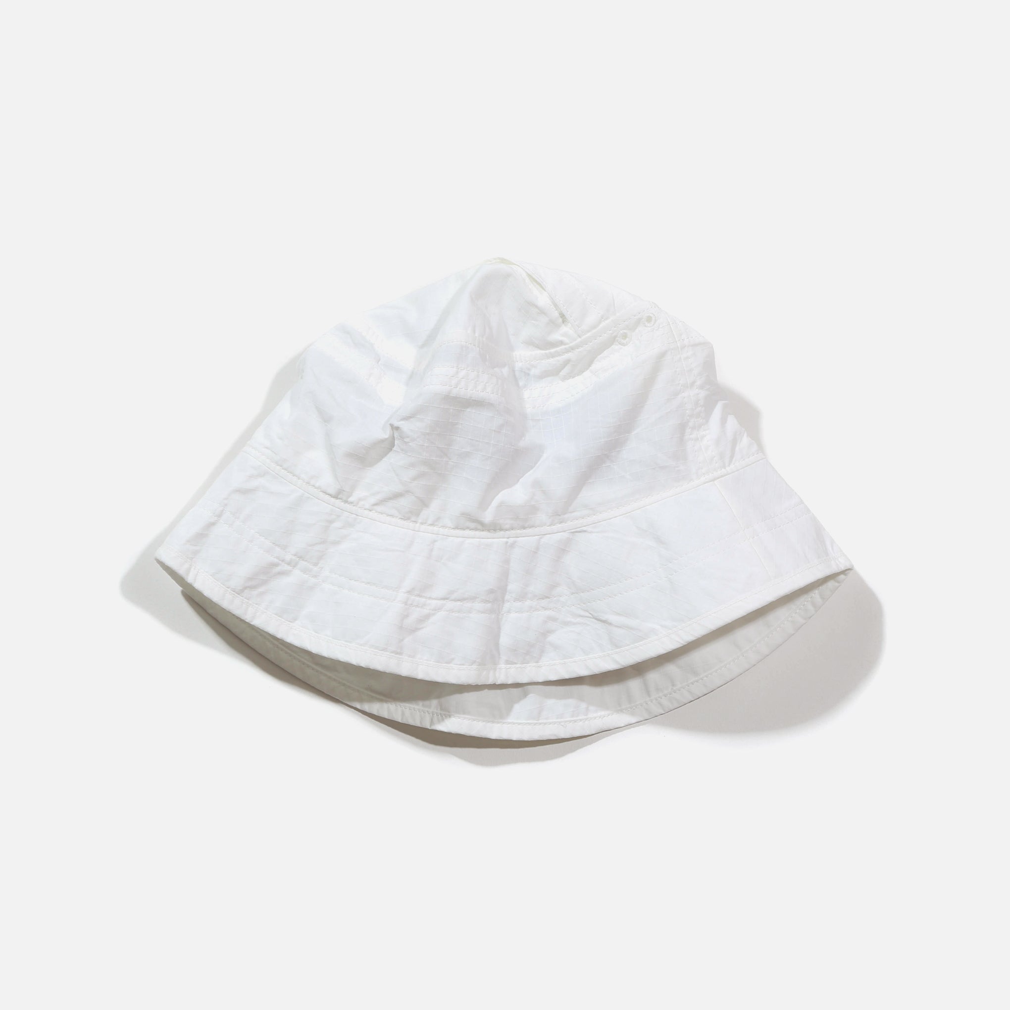 Noroll Oz Long Brim Bucket Hat in White